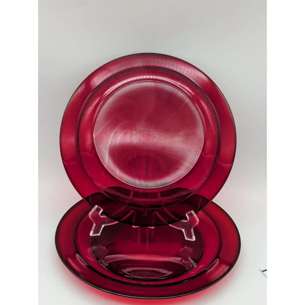 Vtg Arcoroc Ruby Red Classique Glass 9 1/2” Dinner Rimmed Plates Set Of 2